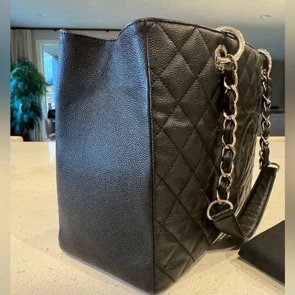 CHANEL GST Grand Shopper Tote Black with silver hardware - Picture 4 of 13